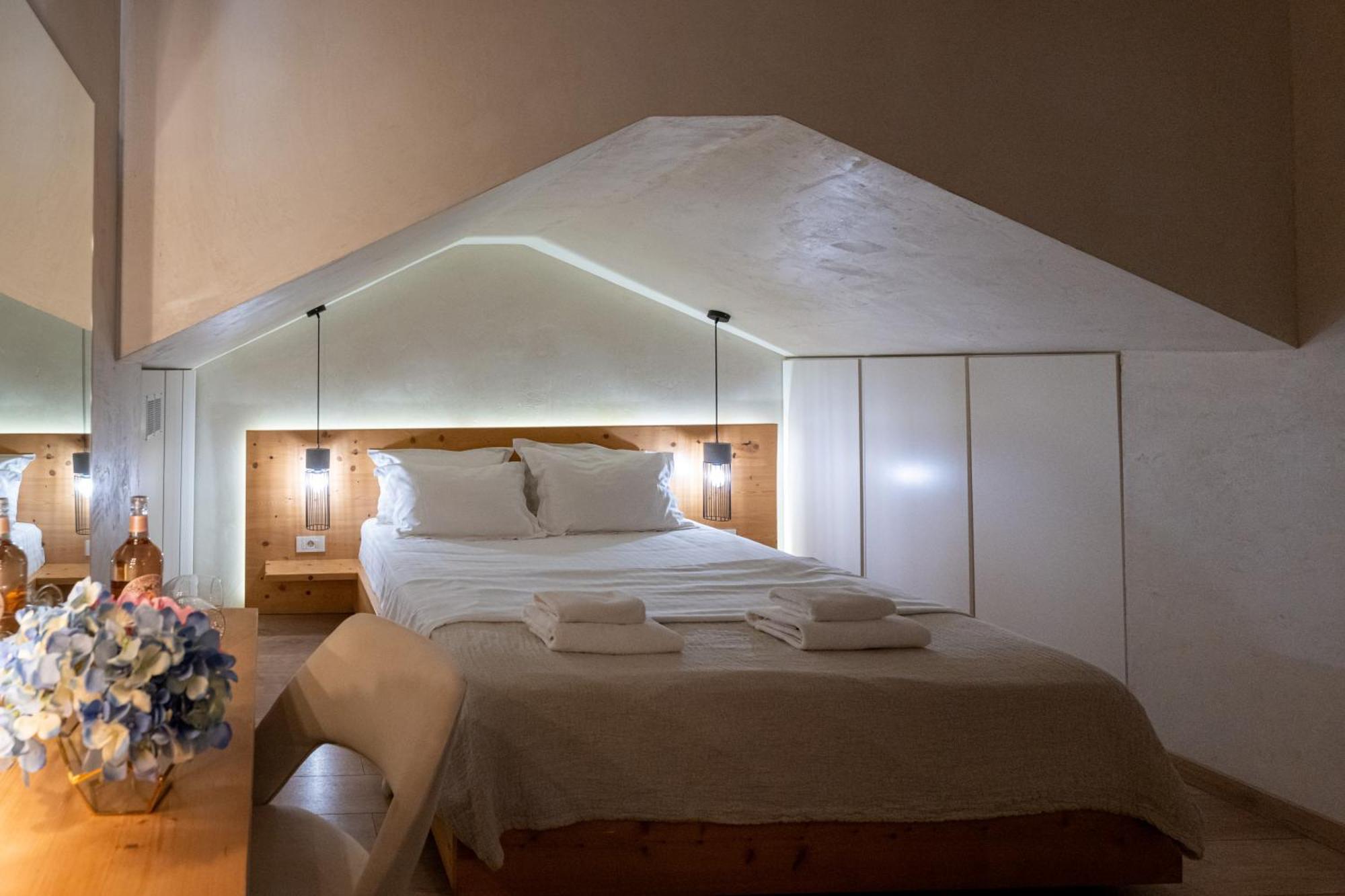 Panellinion Luxury Rooms กาลามาตา ภายนอก รูปภาพ
